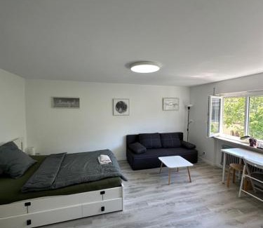 Weinsteige Apartment | Cozy Double Bed Apartment Steps from Marienplatz