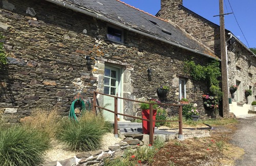 Laniscat Cottage | Cozy Cottage in Central Brittany Near Nantes Brest Canal