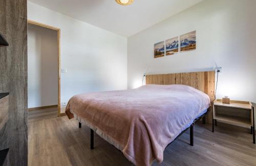 Saint-Jean-de-Maurienne Apartment | Renovated apartment with terrace for 14 people
