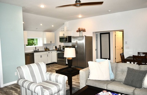 West End Cottage | Renovated 2 BR Retreat Near Allstar Village with Hot Tub