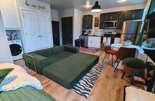 New Center Detroit Apartment | Renovated Gem: Park Free, Fast WiFi, 10m to DT