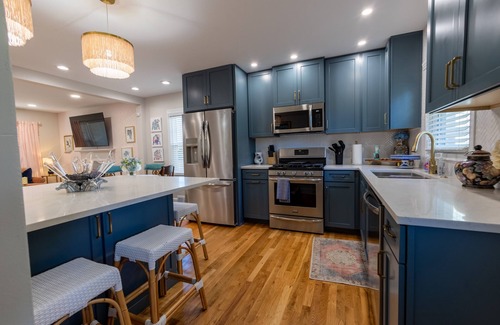 Picadome House | Renovated Retreat: Ideal Location with Fire Pit & Pet Access
