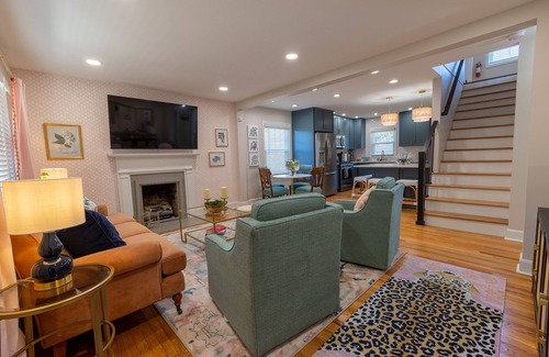 Picadome House | Renovated Retreat: Ideal Location with Fire Pit & Pet Access