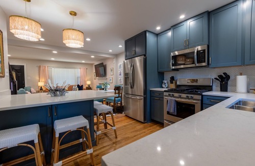 Picadome House | Renovated Retreat: Ideal Location with Fire Pit & Pet Access