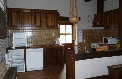 Saint-Martin-Sepert Cottage | Charming Countryside Retreat with Family-Friendly Amenities