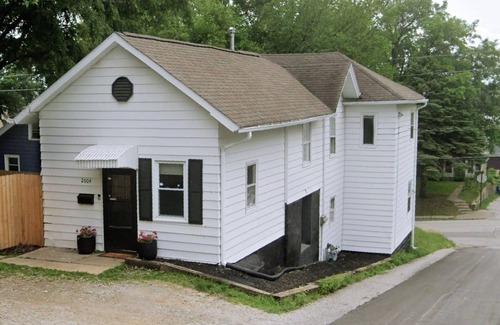 Davenport House | Renovated Historic Duplex East Davenport Village