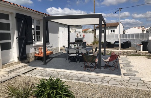 La Tranche-sur-Mer House | Renovated 72m² House Near La Terrière Beach with Kitchen