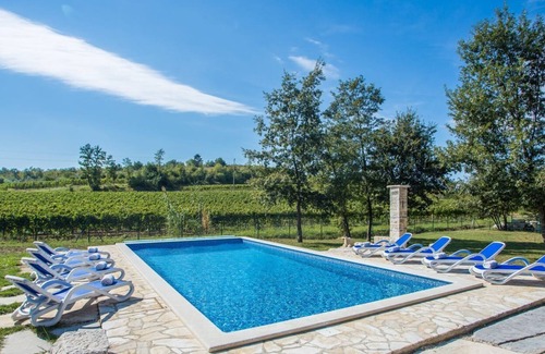Momjan Villa | Renovated holiday home surrounded by wineyards