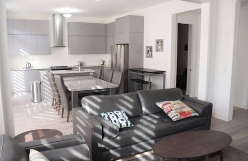 York Regional Municipality House | Renovated Home with Tall Ceilings in Prime Location