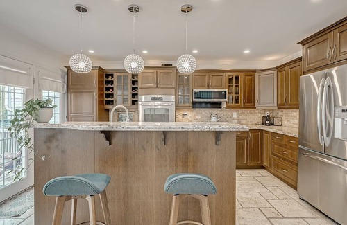 Burlington House | Renovated Home in Burlington’s Orchard Community - 10/10 Rating