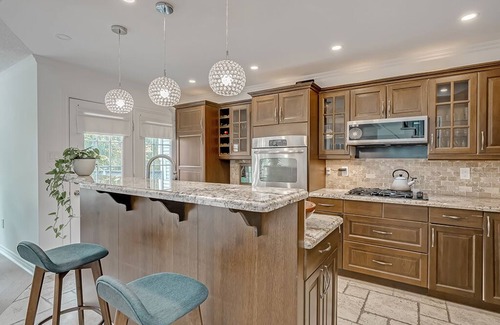Burlington House | Renovated Home in Burlington’s Orchard Community - 10/10 Rating