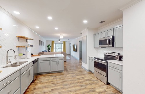 Wichita Falls House | Dog-Friendly Retreat with Large Yard and Spa Amenities