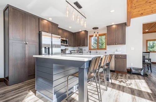 Waterfront Greens House | Scenic Retreat with Hot Tub, Golf & Pet-Friendly Options