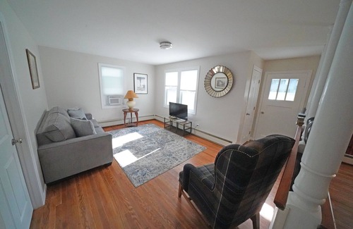 Saugerties House | Premier Saugerties Home: Gym, Spa & Golf Car Access!