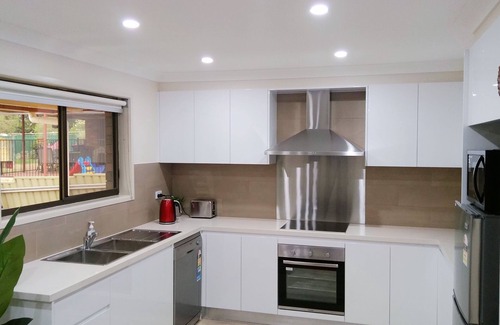 Singleton Heights House | Renovated House Steps from Singleton CBD in Hunter Valley