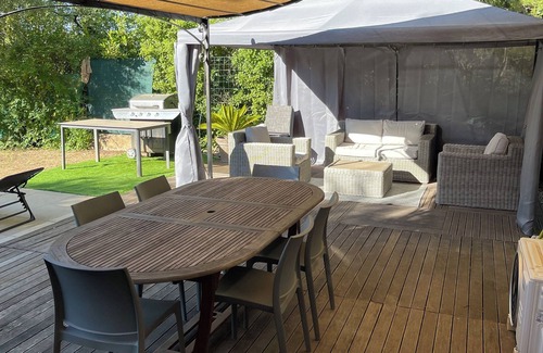 Saint-Paul-en-Foret Villa | Renovated House in St Paul en Forêt: Pet-Friendly Oasis