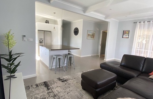 Moama House | Charming Retreat Near the River with Family-Friendly Amenities