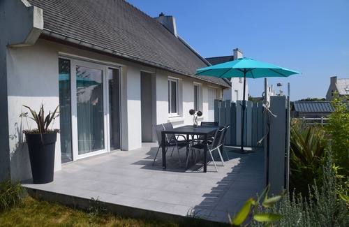 Plougoulm House | Quiet Beach Retreat with Garden & 9.8/10 Guest Rating