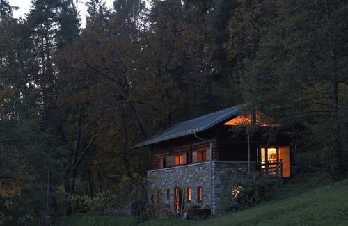 Samone House | Idyllic Holiday Home by the Woods with Ocean View
