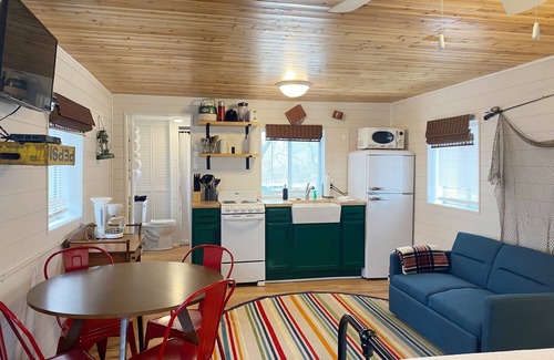 Camdenton Cabin | Renovated Lake Cabin with Pool and Resort Amenities
