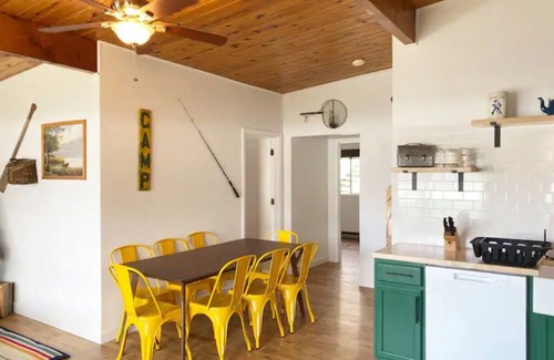 Camdenton Cabin | Renovated Lakeside Cabin with Pool and Spa Amenities