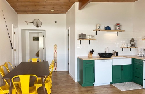 Camdenton Cabin | Renovated Lakeside Cabin with Pool and Spa Amenities
