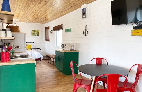 Camdenton Cabin | Renovated Lakeside Cabin with Pool & Unique Resort Amenities