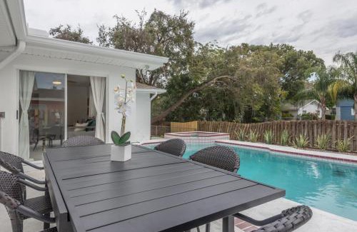 Largo House | Relaxing Largo Heated Pool Home: Perfect for Families