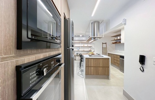 Ipanema Apartment | Modern Apartment Retreat with Spa and Hot Tub in Rio