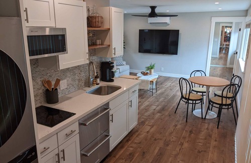 Benicia Cottage | Renovated Private Unit with Kitchen & Breakfast Included