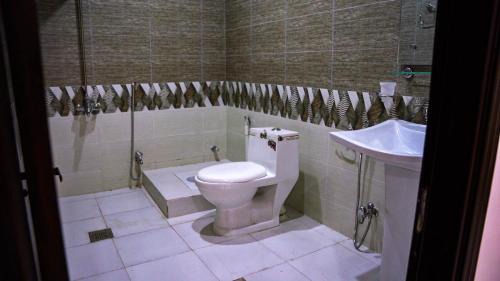 Mirpur Apartment | Modern Apartment with Hot Tub - Perfect for Families