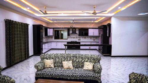 Mirpur Apartment | Modern Apartment with Hot Tub - Perfect for Families