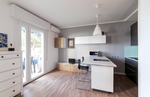 Faro Apartment | Renovated Pool & Beach Retreat with Free Parking Access