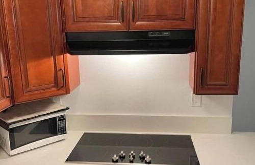 Home Gardens Apartment | Modern Private Studio Suite with Kitchenette Near Attractions