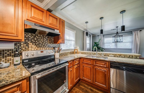 Hapeville House | Renovated Ranch House in Historic Neighborhood - 10/10 Rated