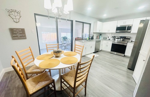 Carrollton House | Conveniently Located Retreat Near Hospitals and Markets