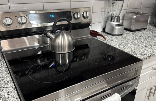 Carrollton House | Conveniently Located Retreat Near Hospitals and Markets