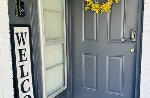 Carrollton House | Conveniently Located Retreat Near Hospitals and Markets