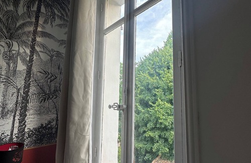 Est Bed & Breakfast | Renovated room a few steps from downtown Aix en Provence