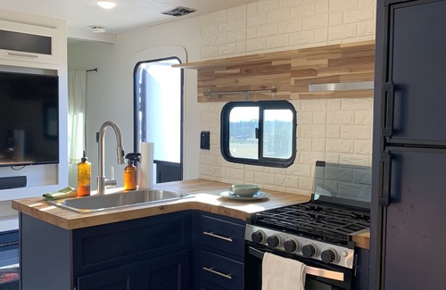 Earlsboro House | Renovated RV on the Farm