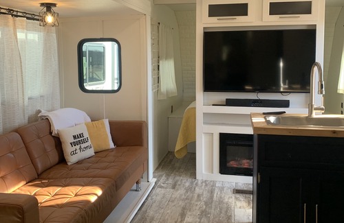 Earlsboro House | Renovated RV on the Farm