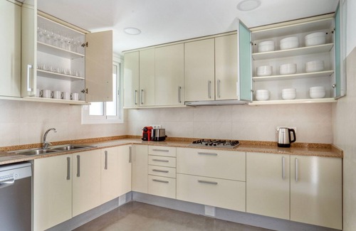Sant Gervasi Apartment | Renovated 4BR Retreat in Sarrià-Sant Gervasi by Blueground