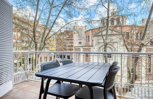Sant Gervasi Apartment | Renovated 4BR Retreat in Sarrià-Sant Gervasi by Blueground