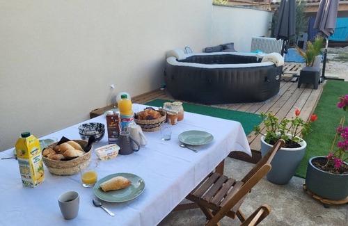 Orange Villa | Enchanting Old Farmhouse in Orange Provence with Spa & Pool