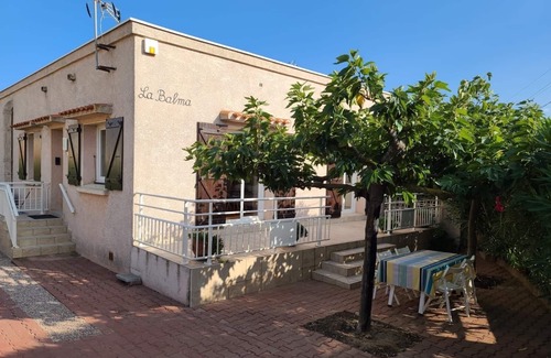 Le Barcares House | Renovated Single House Steps from Beach & Shops, Rated 9.8