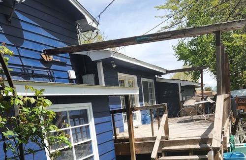 Ontario House | Renovated Spacious 5bd Room Home- 5 minutes to Splash Pad