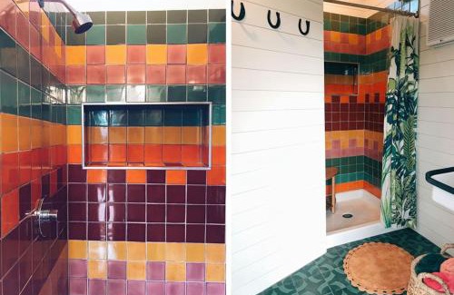 Austin Apartment | Renovated Spartan BB: Modern Comfort with Pool Access