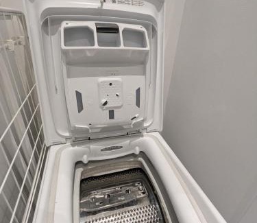 Wahring Apartment | Modern Studio Retreat - Pet Friendly & 10 Min to Center