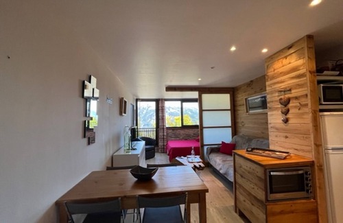 Pra Loup Apartment | Cozy Studio Pra-Loup: Ideal for 4, Family-Friendly Stay
