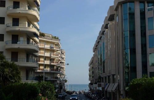 Cannes City Centre Apartment | Modern Studio Steps from Croisette & Palais des Festivals